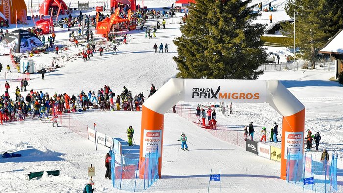 Un festival valaisan lors du Grand Prix Migros à Grächen